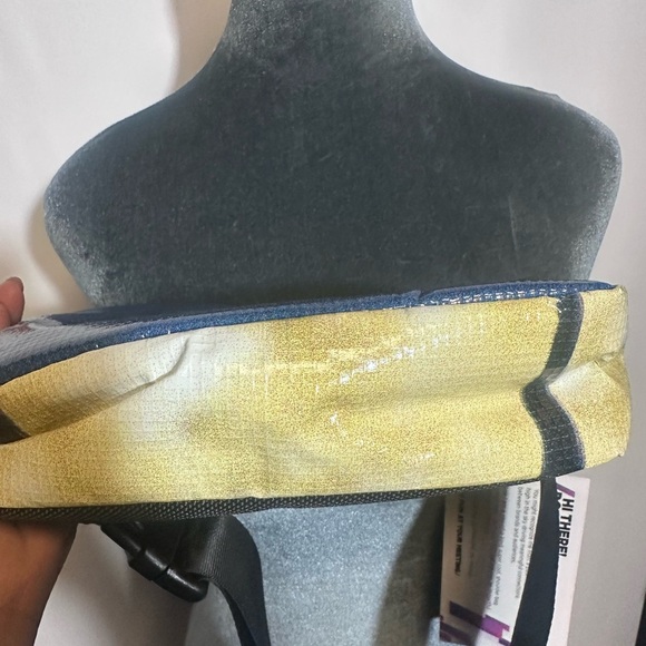 Blue and Black Belt Bag with Modern Design - Picture 5 of 6